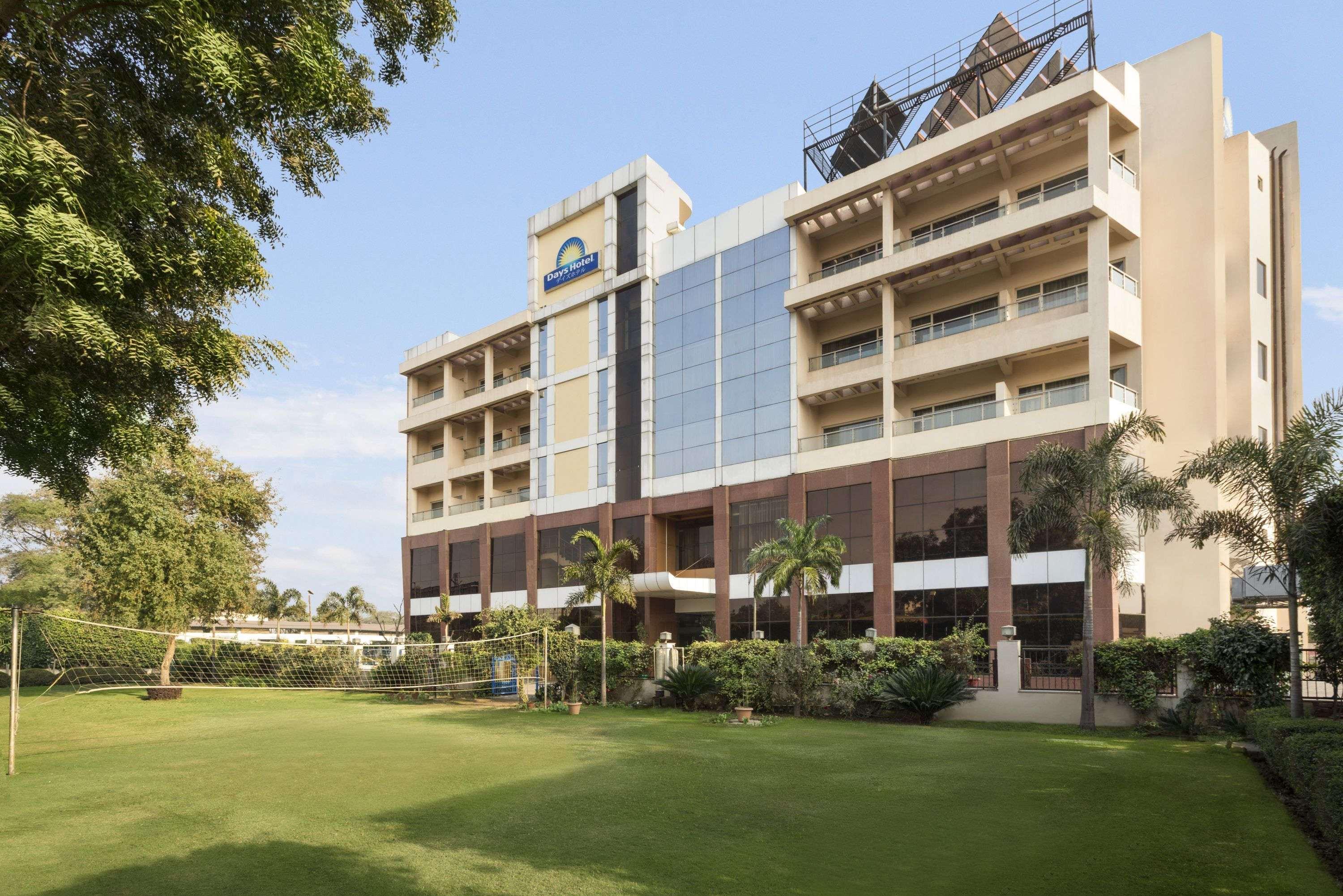 Days Hotel By Wyndham ניימרנה מראה חיצוני תמונה