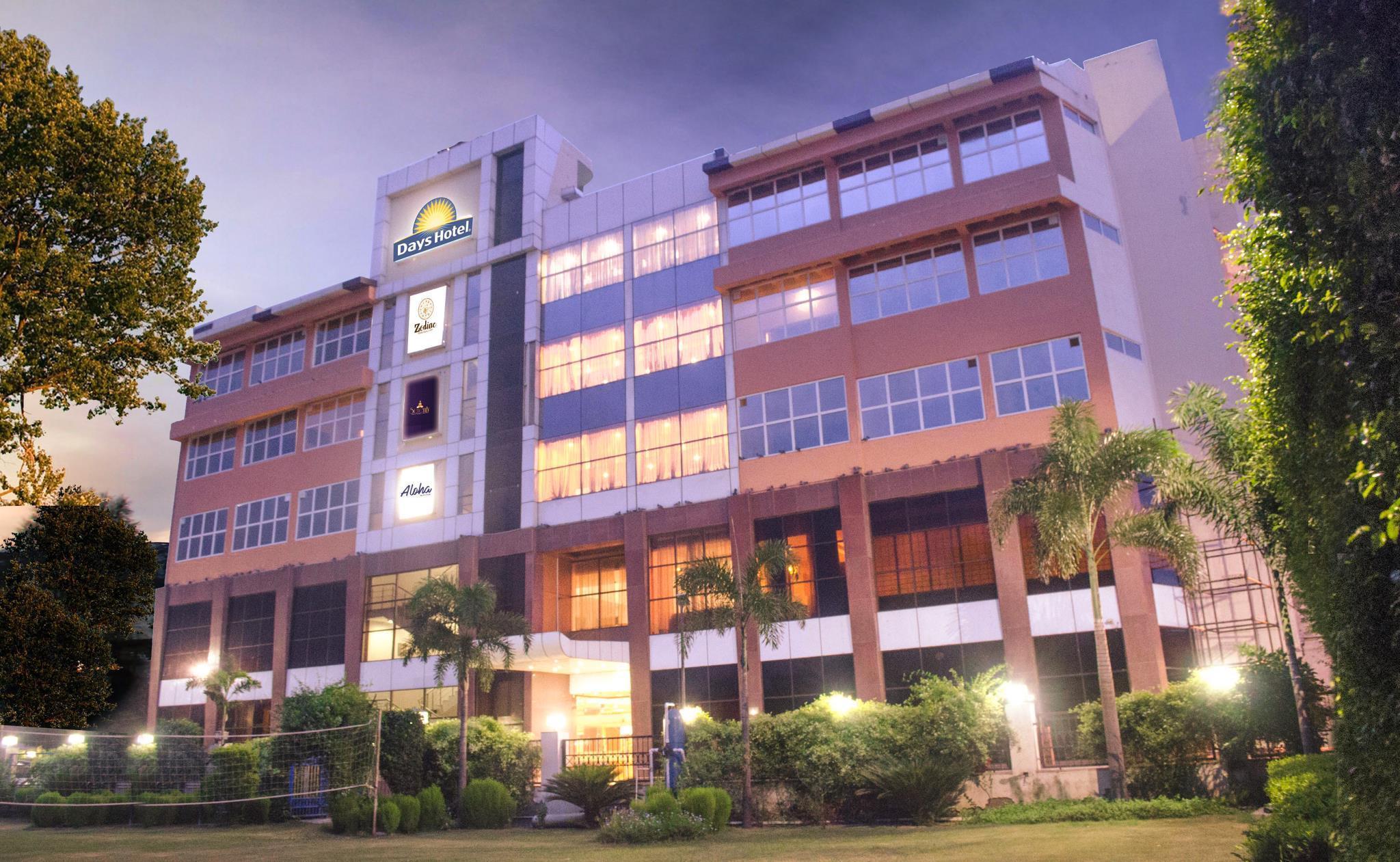 Days Hotel By Wyndham ניימרנה מראה חיצוני תמונה