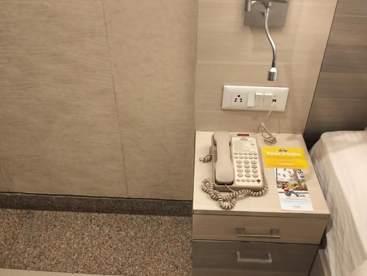 Days Hotel By Wyndham ניימרנה מראה חיצוני תמונה
