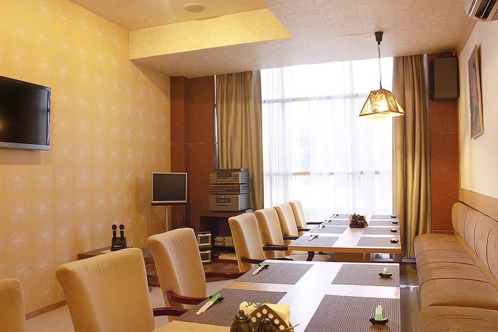 Days Hotel By Wyndham ניימרנה מראה חיצוני תמונה