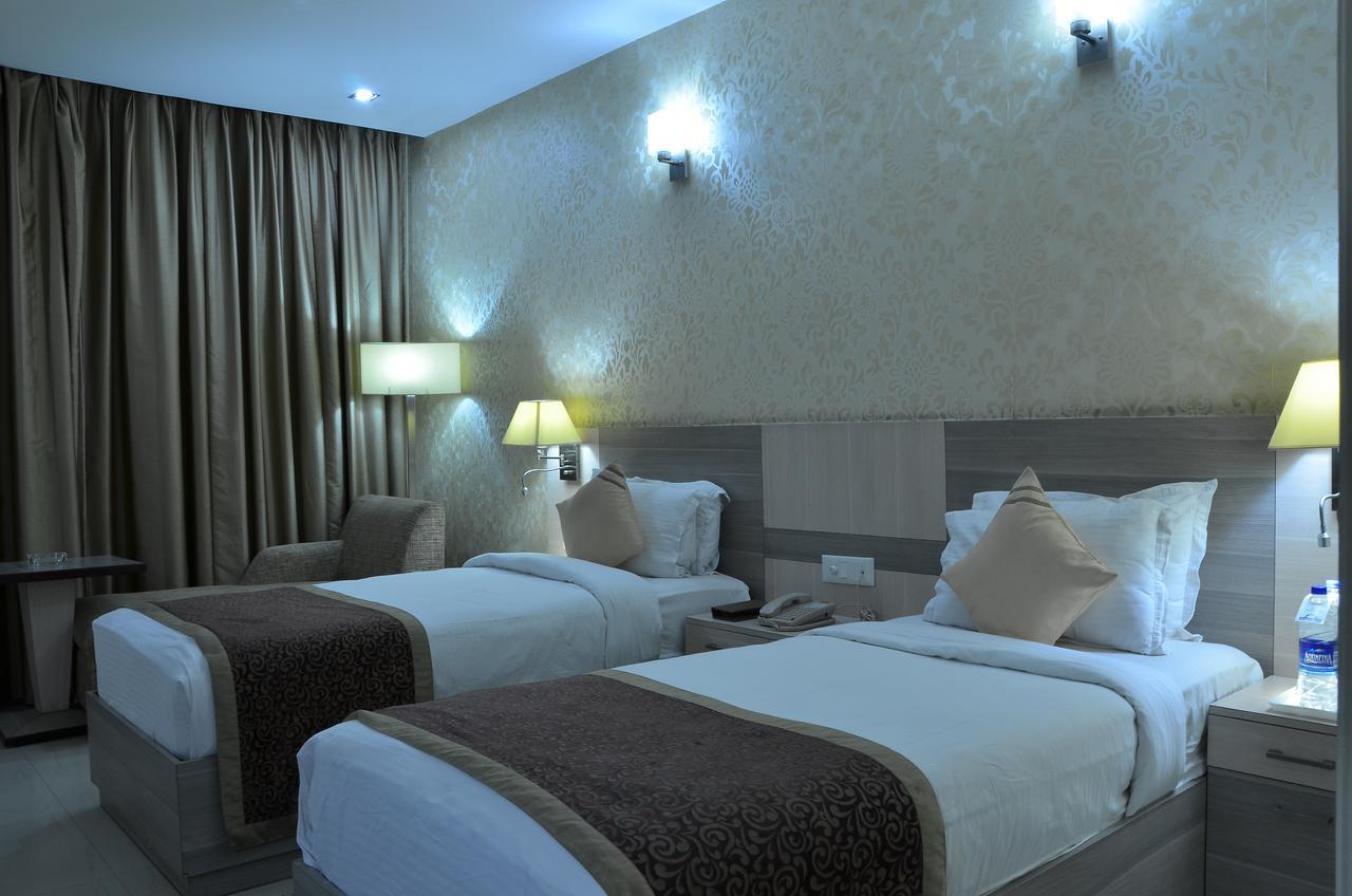 Days Hotel By Wyndham ניימרנה מראה חיצוני תמונה