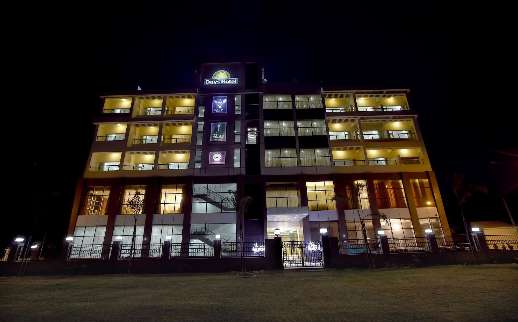 Days Hotel By Wyndham ניימרנה מראה חיצוני תמונה