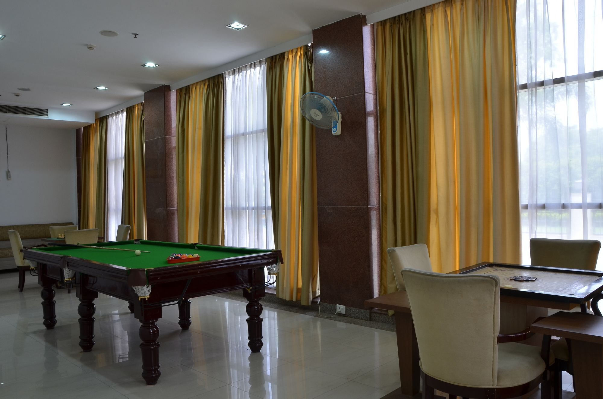 Days Hotel By Wyndham ניימרנה מראה חיצוני תמונה