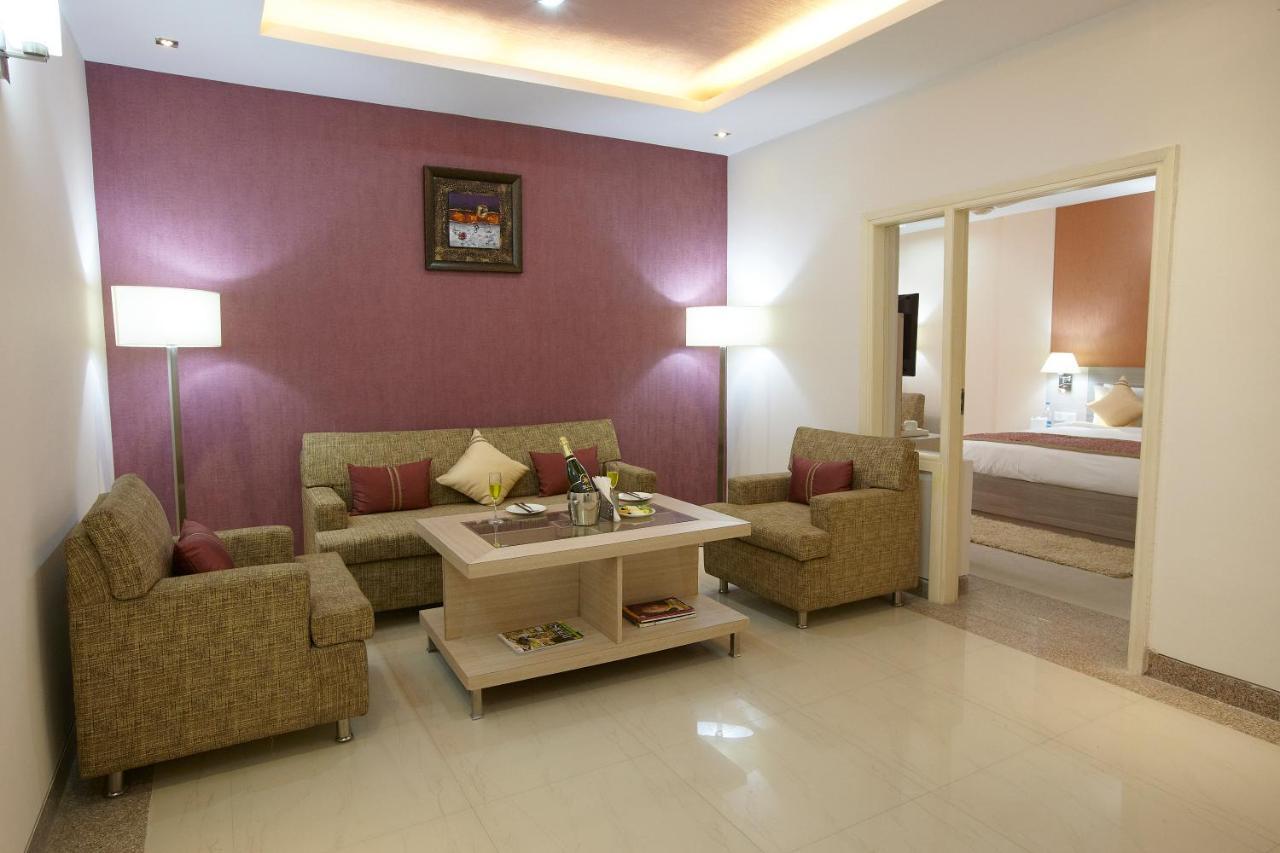Days Hotel By Wyndham ניימרנה מראה חיצוני תמונה